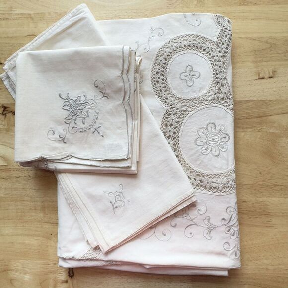 VTG Brodee Hand- Crochet Linen Table‎ Cloth, Square Center Piece & 12 Napkins - Picture 1 of 15